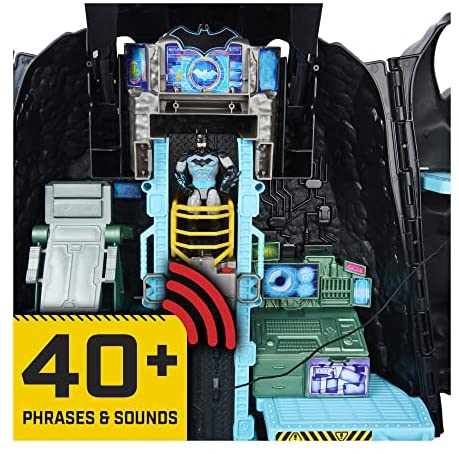 Giant Transforming Playset with Exclusive 4 Figure and Accessories
